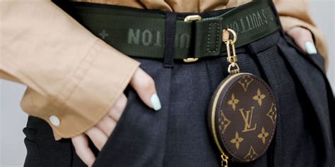 prezzi mascherina louis vuitton|Collezione Louis Vuitton, la visiera monogram è il nuovo lusso.